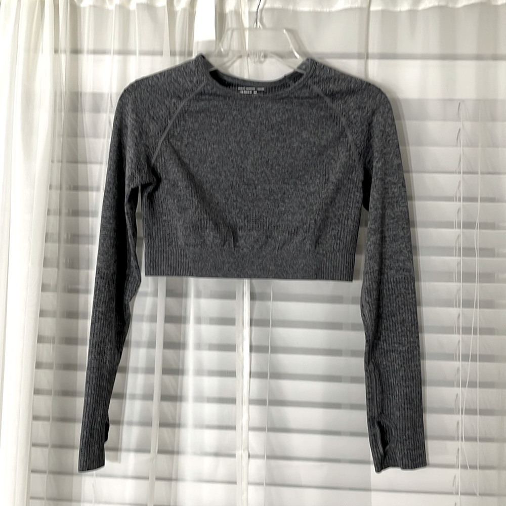 Gray workout long sleeve crop top